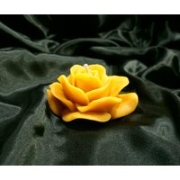 Kerze in Form Einer Rosenblüte Aus Reinem Bio-Bienenwachs Von Hand Gegossen Eigener Imkerei. Toller Duft. Schöne Geschenkidee von ExtertalerBioimkerei