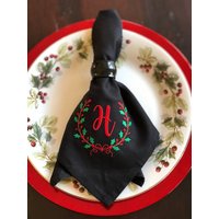Bestickte Weihnachtsservietten, Mit Holly Berry Kranz Und Monogramm Bestickte Weihnachtsservietten, Mit Holly Berry Kranz Und Monogramm von ExtraTouchGifts