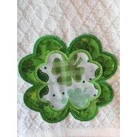 Besticktes St Patrick's Day Kleeblatt Küchentuch von ExtraTouchGifts