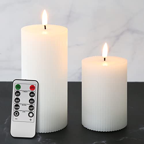 Eywamage Weiß Gerippte Flammenlose Säulenkerzen mit Fernbedienung, Flackernde Flach Top Batterie LED Kerzen 2er-Pack von Eywamage