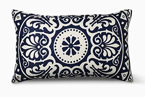 FAB HAB Großes Dekokissen, 35 cm X 60 cm, Innen oder Außen, Kissen und Bezug - Spanish Tile, Navy Blue von FAB HAB