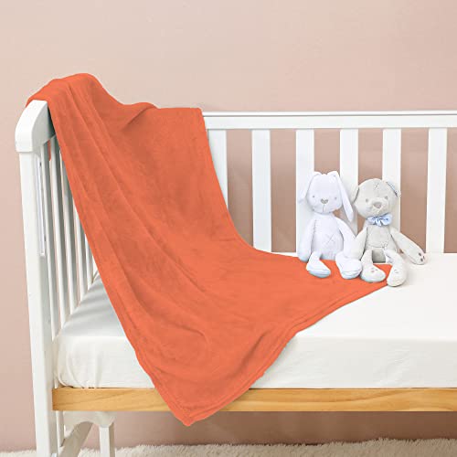 FARFALLAROSSA Kuscheldecke Baby 70 x 100 cm - Flauschig Super Weiche Fleecedecke Oeko-TEX® Zertifiziert - Kuscheldecke Kinder Orange von FARFALLAROSSA