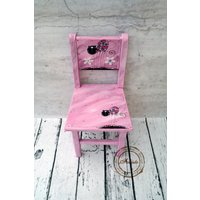 Personalisierte Holz Kindergarten Stuhl, Handgemachte Rosa Kinderstuhl, Stuhl Für Kleine Kinder, Bemalt Lustige Katzen, Neue Baby-Geschenk von FARISTOstore
