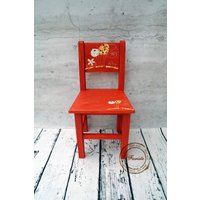 Personalisierte Holz Kindergarten Stuhl, Handgemachte Rote Kinder Stuhl Für Kleine Kinder, Bemalt Lustige Katzen, Neue Baby-Geschenk, Kleinkind von FARISTOstore