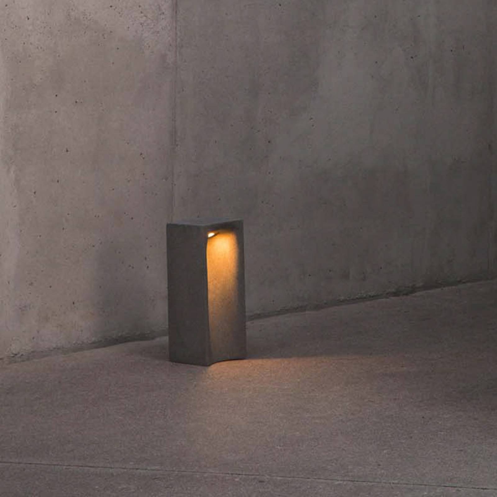 LED-Sockelleuchte Grot, 2700K, grau, Beton, IP55, Höhe 40 cm LED-Sockelleuchte Grot, 2700K, grau, Beton, IP55, Höhe 40 cm von FARO BARCELONA
