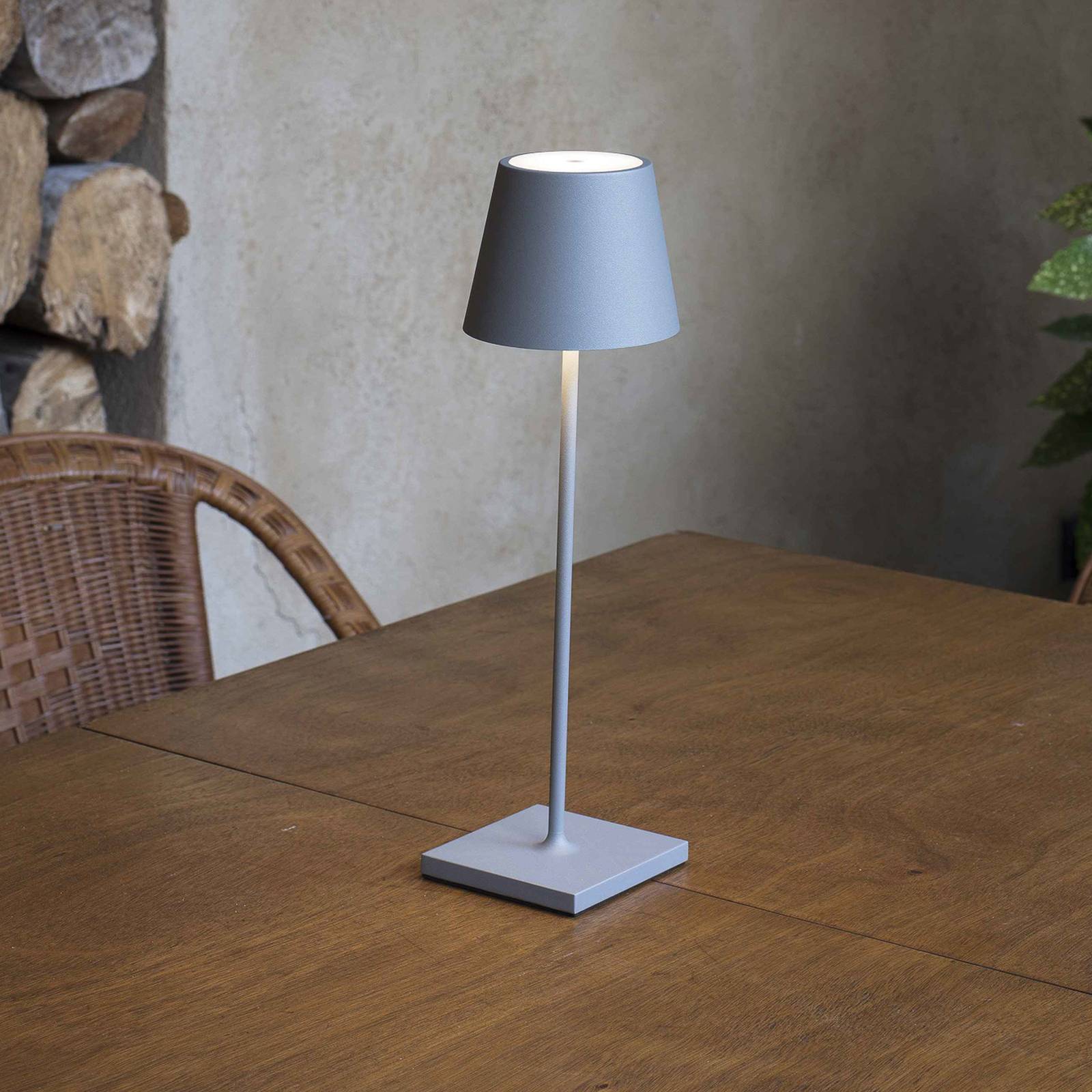 LED-Tischlampe Toc mit USB-Charger, IP54, grau von FARO BARCELONA