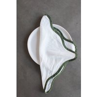 Ausgebogte Servietten in Moosgrün | 4Er-Set von FAVRTableware