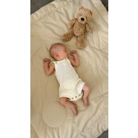Gesteppte Krabbeldecke in Beige von FAVRTableware