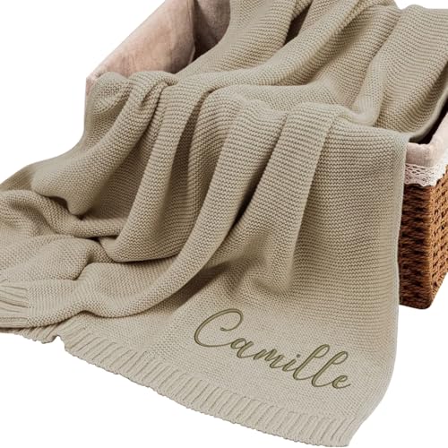 FENGHUO Personalisierte Babydecke, bestickte Strickdecke mit Namen, Babyparty- & Geburtstagsgeschenk – Hellbraun von FENGHUO