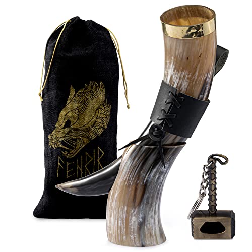 FENRIR Viking Trinkhorn, Messingrand mit Ständer, Leder, schwarzer Holsteröffner, polierter Glanz, für Ale Mead Bier, Kaltgetränke, authentisch (Größe 425 - 510 ml) von FENRIR