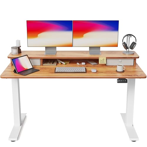 FEZIBO Höhenverstellbarer Elektrischer Stehtisch mit Doppelschublade, 140 x 60 cm Stehtisch mit Ablage, Sitz-Steh-Schreibtisch mit Verbindungsplatte, Weißer Rahmen/Hellbraun Oberfläche von FEZIBO