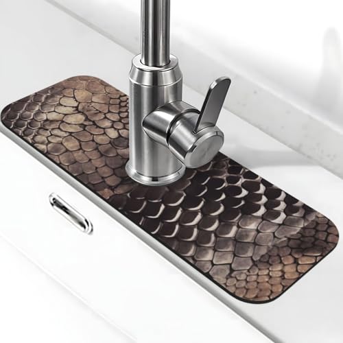 Klassische Schlangenhaut-Wasserhahnmatte für Küchenspüle – 2025 Premium-Upgrade: Super saugfähiger Kieselgur, schnell trocknender Wasserhahn-Saugnapf, waschbar, Küchenspüle, Spritzschutz, 14 x 38 cm Klassische Schlangenhaut-Wasserhahnmatte für Küchenspüle – 2025 Premium-Upgrade: Super saugfähiger Kieselgur, schnell trocknender Wasserhahn-Saugnapf, waschbar, Küchenspüle, Spritzschutz, 14 x 38 cm von FHEDVBN