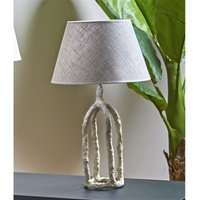 Asim Tischlampe aus weißem Pappmaché, 60 cm, 35 x 60 cm Asim Tischlampe aus weißem Pappmaché, 60 cm, 35 x 60 cm von FIJALO