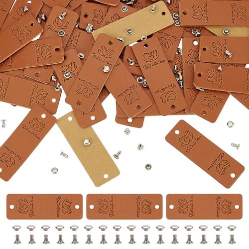 FINGERINSPIRE 48 Set PU Lederetiketten 5.7x2 x Cm Handmuster Handgefertigte Lederetiketten Für Häkelartikel Schokoladenfarbe Rechteckig Geprägte Häkelanhänger Mit Nieten Für Kleidung DIY Basteln von FINGERINSPIRE