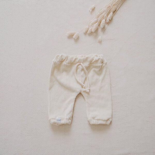 FINO & Stitch DIY Nähset Jogger Pants Cord Bio-Baumwolle - zugeschnitten von FINO & Stitch