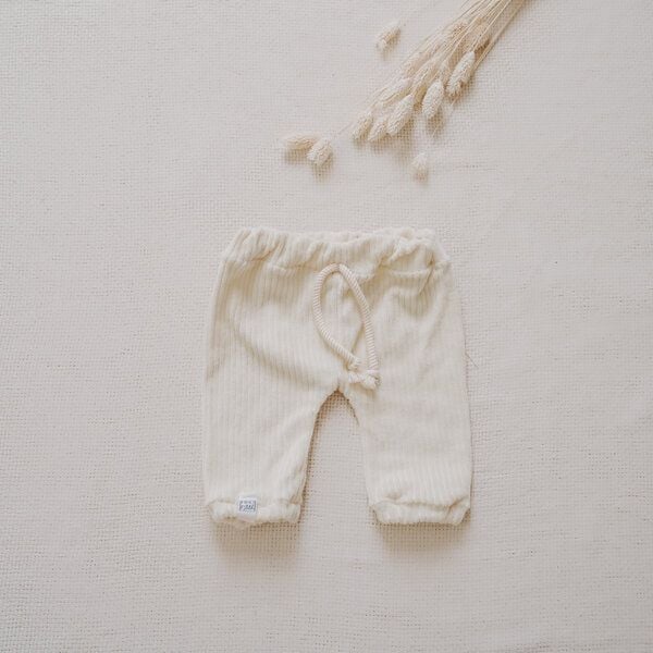 FINO & Stitch DIY Nähset Jogger Pants Cord Bio-Baumwolle - zugeschnitten von FINO & Stitch