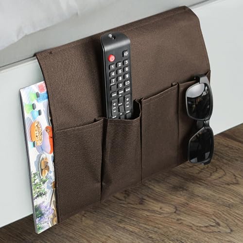 Selbstblockierender Sofa-Universalorganizer - Für Sofa- Sesselarmlehnen / Betttasche - 5 Taschen - Für Flaschen, Zeitschriften, Fernbedienung, Telefon, Tablets, Bücher - 94 x 32 CM - Braun von FISHTEC