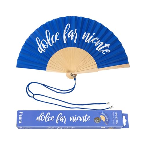 Fisura – Origineller Handfächer mit der Botschaft Dolce far niente. Moderner und humorvoller Holzfächer. Blau-weißer Fächer. Fächer mit Fächerhalter. Maße: 42,5 x 23 cm. Fisura – Origineller Handfächer mit der Botschaft Dolce far niente. Moderner und humorvoller Holzfächer. Blau-weißer Fächer. Fächer mit Fächerhalter. Maße: 42,5 x 23 cm. von FISURA