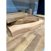 Forêt Live Edge Rustikal Eiche Massiv Walnuss Esche Iroko Holz Klobige Schneidebrett Robustes von FORETLDN