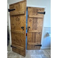 Forét Rustikale Handgefertigte Massivholz Interne Kiefer Bauernhaustür - Sondergrößen Erhältlich Forét Rustikale Handgefertigte Massivholz Interne Kiefer Bauernhaustür - Sondergrößen Erhältlich von FORETLDN