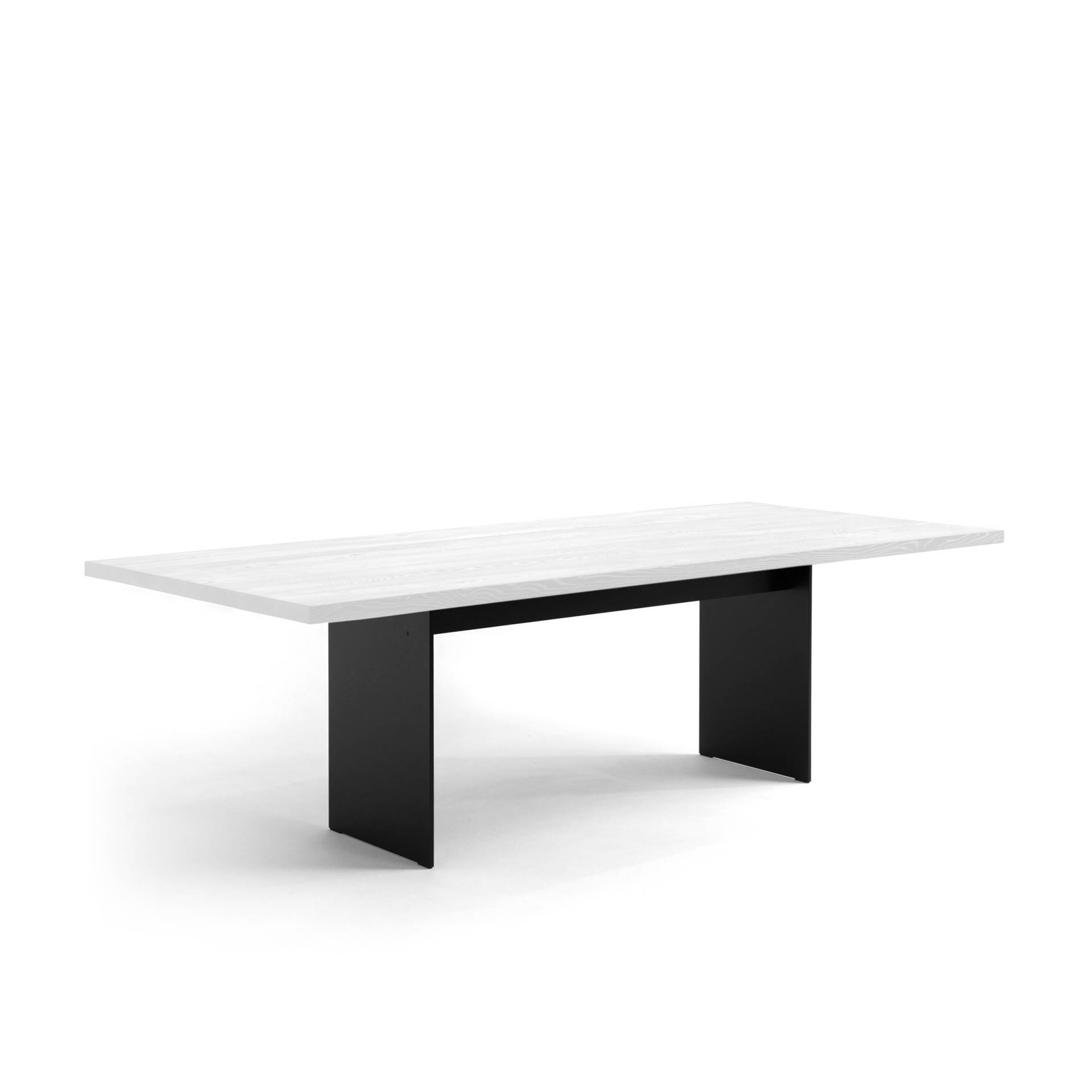 FORM EXCLUSIV // FYNN - ESSTISCH | DEUTSCHE EICHE | WEISS GEÖLT - SLEEK BLACK - 240CM X 100CM X 4CM von FORM EXCLUSIV