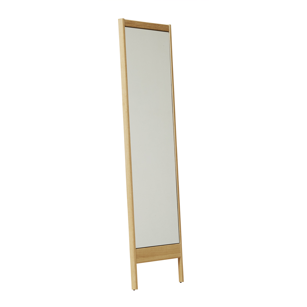 Form & Refine - A Line Mirror - großer Standspiegel aus Eichenholz von FORM & REFINE