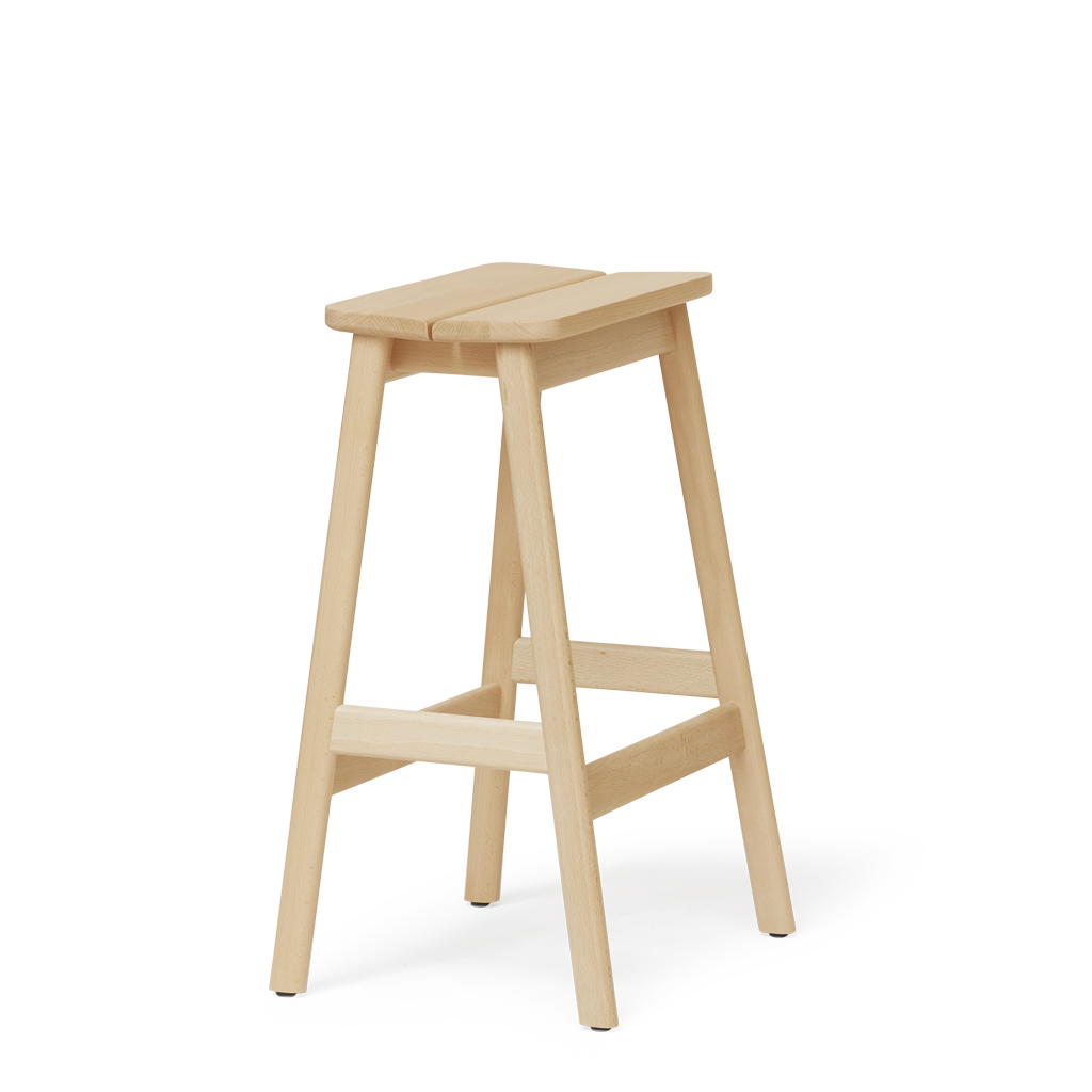 Form & Refine - Angle Standard Bar Stool - Barhocker aus Buchenholz von FORM & REFINE