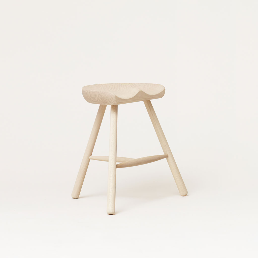 Form & Refine - Shoemaker Chair No. 49 - Holzhocker mit Schalensitz von FORM & REFINE
