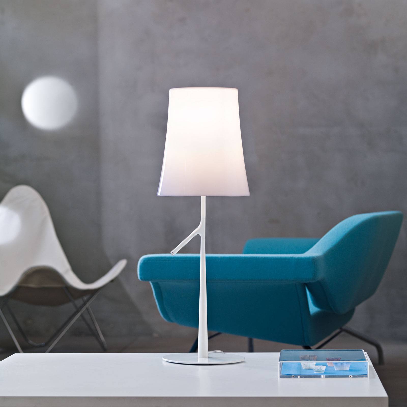 Foscarini Birdie grande LED-Tischleuchte weiß dim von Foscarini