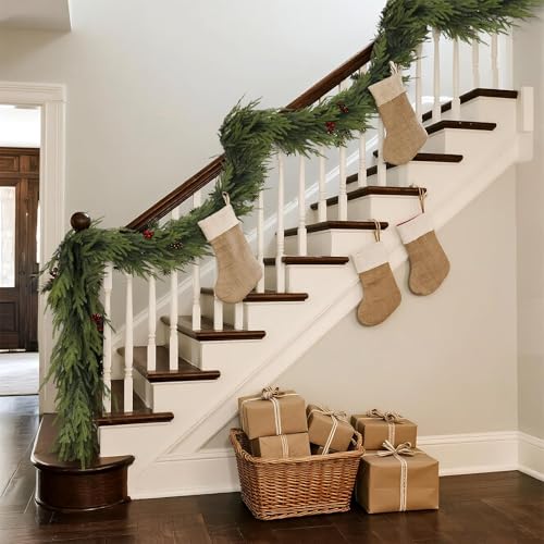 Künstliche Norfolk-Kiefergirlande, künstliche Weihnachtsgirlande, künstliche grüne Girlande für Kamin, Tisch, Treppen, Kaminsims, Fenster, drinnen und draußen, Zuhause, Urlaubsdekoration (1 Stück, 4,8 Künstliche Norfolk-Kiefergirlande, künstliche Weihnachtsgirlande, künstliche grüne Girlande für Kamin, Tisch, Treppen, Kaminsims, Fenster, drinnen und draußen, Zuhause, Urlaubsdekoration (1 Stück, 4,8 von FOTEEWL