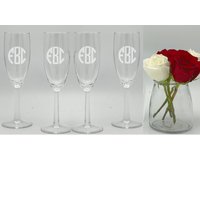 Monogrammierte Champagnerflöten, Gefrostetes, Lasergeätztes Glas, 4Er-Set Monogrammierte Champagnerflöten, Gefrostetes, Lasergeätztes Glas, 4Er-Set von FOURSEASONLASERGIFTS