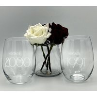 Vintage Jahr Stemless Weinglas, Personalisiertes Geburtstagsgeschenk Vintage Jahr Stemless Weinglas, Personalisiertes Geburtstagsgeschenk von FOURSEASONLASERGIFTS
