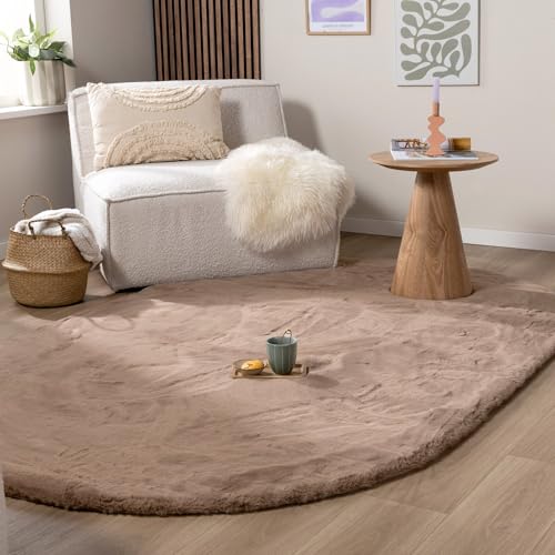 FRAAI | Home & Living Hochflor Teppich Oval - Comfy Supreme Taupe 205x305cm - Einfarbig - Industrielle, Ländlich, Modern, Skandinavisch - Wohnzimmer, Schlafzimmer - Fellteppich - Carpet von FRAAI | Home & Living