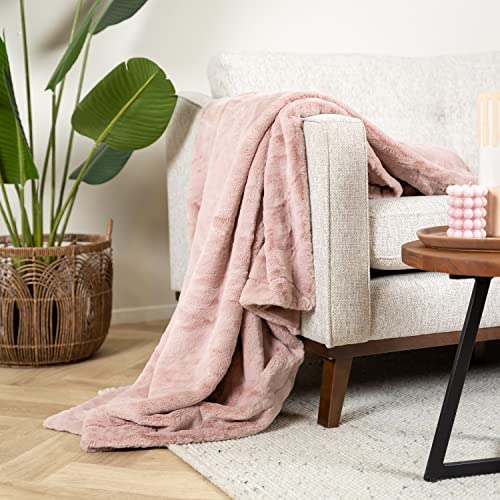 FRAAI | Home & Living Waschbare Kuscheldecke - Otis Rosa - 130x170cm - Flauschig Fleecedecke - Weich - 100% Polyester - Kunstfell - Warm Sofadecke - Wohndecke - Plaid Decke - Blanket von FRAAI | Home & Living