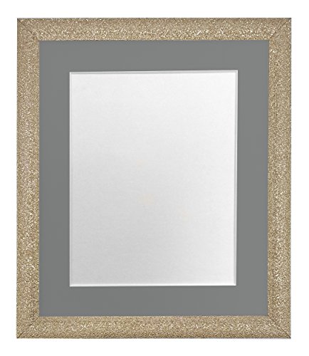 FRAMES BY POST Bilderrahmen mit dunkelgrauem Passepartout, 30 x 30 cm, Bildgröße 20,3 x 20,3 cm, Kunststoffglas, goldfarben, Kunststoff, Image Size 8 x 8 Inch FRAMES BY POST Bilderrahmen mit dunkelgrauem Passepartout, 30 x 30 cm, Bildgröße 20,3 x 20,3 cm, Kunststoffglas, goldfarben, Kunststoff, Image Size 8 x 8 Inch von FRAMES BY POST