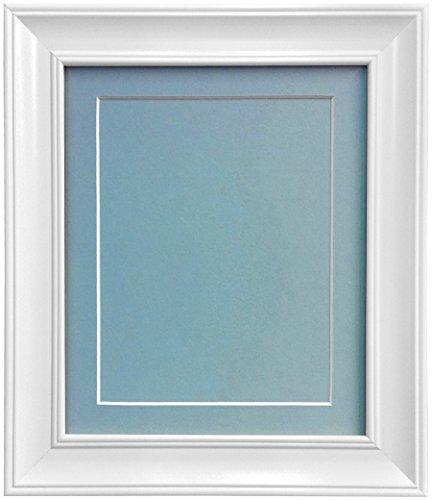 FRAMES BY POST Scandi Vintage Bilderrahmen mit blauem Passepartout und Rückwand, 35,4 x 20,3 cm, für Bildgröße 25,4 x 10,2 cm, Weiß von FRAMES BY POST