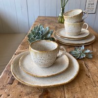 Geschirr Set Cremeweiß 3Teilig I Frühstücksgeschirr Im Boholook Keramik Handgemachtl Weiß L Tableware Set von FRANZARTKeramik