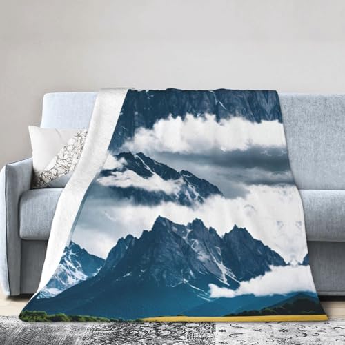 Landschaft mit Bergen und Wolken, ultraweiche Micro-Fleece-Decke, Klimaanlage, Decke, warme Decke von FSCEV