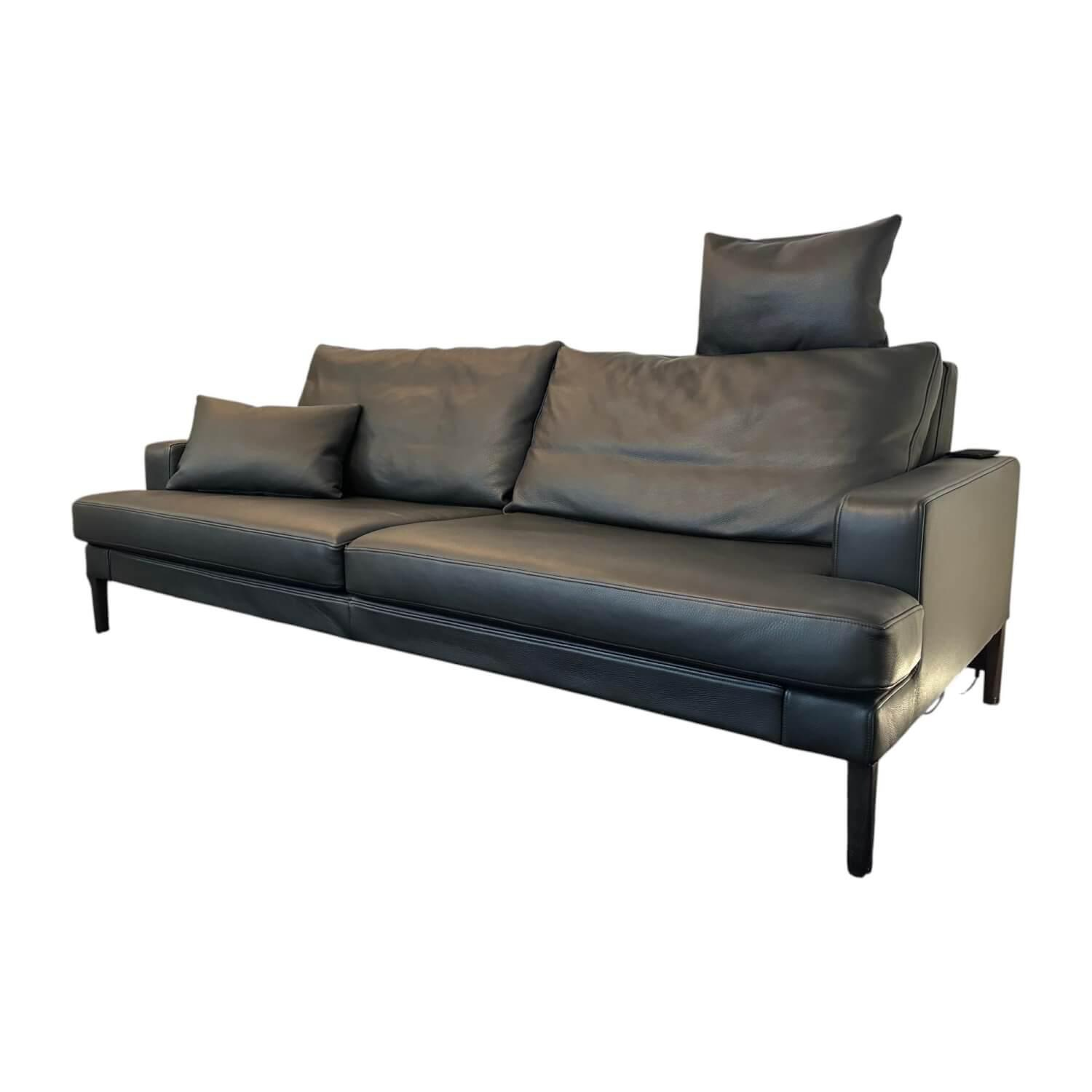 Sofa Clarus Leder Schwarz Füße Schwarz Inklusive Fußstützen Und Kopfstützen von FSM