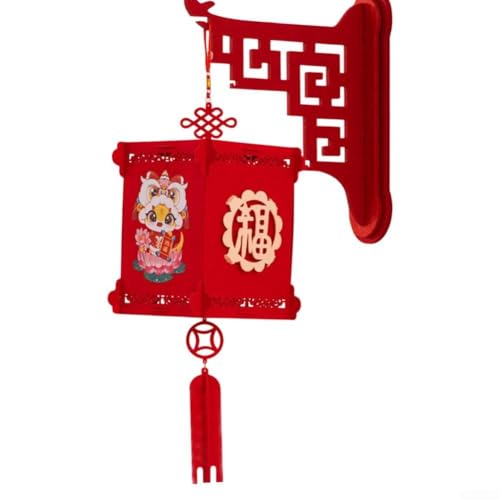 Glücksverheißende Symbole in einer Laterne schaffen eine festliche Atmosphäre mit traditionellen chinesischen Dekorationen (C) von FUBESK
