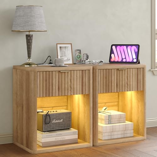 FUSOU Nachttisch 2er Set mit LED Beleuchtung & Steckdosen/USB, Schmaler Nachtschrank mit Schublade, Hochschrank mit großem Stauraum für kleine Räume, Beistelltisch für Schlafzimmer, Eiche von FUSOU