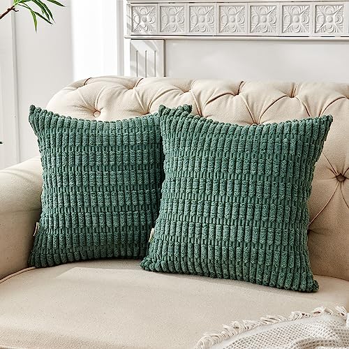 FY FIBER HOUSE 2er Set gemütliche Gestreifter Kordsamt Kissenbezüge Kissenhülle, dekorative quadratische Zierkissenbezüge für Couch, Bett, Sofa, 45x45cm, Dunkelgrün von FY FIBER HOUSE