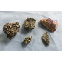 Natürlicher Pyrit, Pyrit Nugget, Stein, Roher Amethyst, Rustikale Felsen, Fools Gold, Rock Collection, Raw Rocks, Pyrit-Cluster Natürlicher Pyrit, Pyrit Nugget, Stein, Roher Amethyst, Rustikale Felsen, Fools Gold, Rock Collection, Raw Rocks, Pyrit-Cluster von FabFinds42