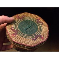 Schreibtisch Korb, Schmuckschale, Kleiner Desktop Raffia Schmuckkorb, Winziger Akzentschale, Schreibtischschale von FabFinds42