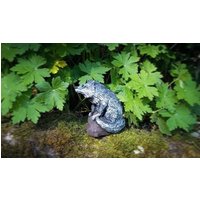 Schwarze Grau Wolf Skulptur Getöpferte Keramik Dekoration von FabelhafteTonWelt