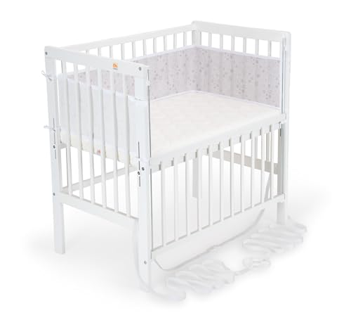 FabiMax Baby Beistellbett Flex mit innovativem Seitengitter für Boxspringbett, inkl. Matratze und Nestchen aus Netzstoff, Buche massiv weiß, Comfort/graue Blümchen von FabiMax