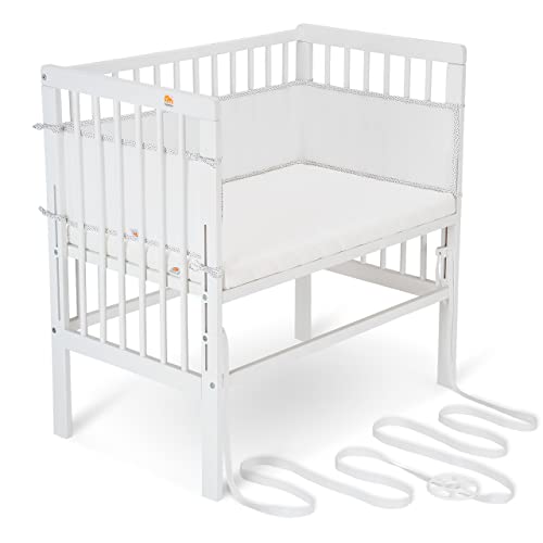 FabiMax Baby Beistellbett für Boxspringbett, stufenlos höhenverstellbar, Buchenholz massiv weiß lackiert, inkl. Matratze Comfort und Netz-Nestchen weiß mit Punkteband von FabiMax