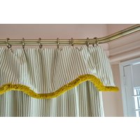 Maßgefertigte Vorhänge Auf Bestellung Ian Mankin Ticking Stripe, Blackout Lined Handgefertigt Mit Flop Over Fransen Maßgefertigte Vorhänge Auf Bestellung Ian Mankin Ticking Stripe, Blackout Lined Handgefertigt Mit Flop Over Fransen von Fabricsnug