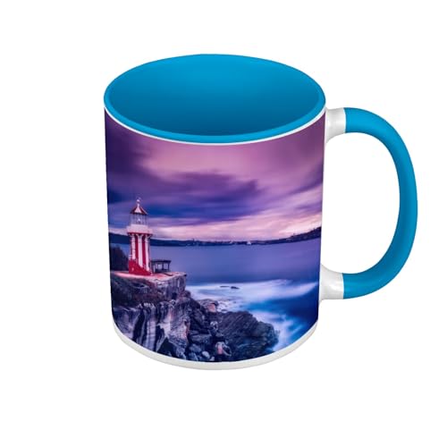 Tasse in Premium-Qualität, Blau – Leuchtturm rot und weiß auf Klippe Sonne untergeht auf der Bucht – Tasse mit Henkel und farbigem Innenraum von Fabulous