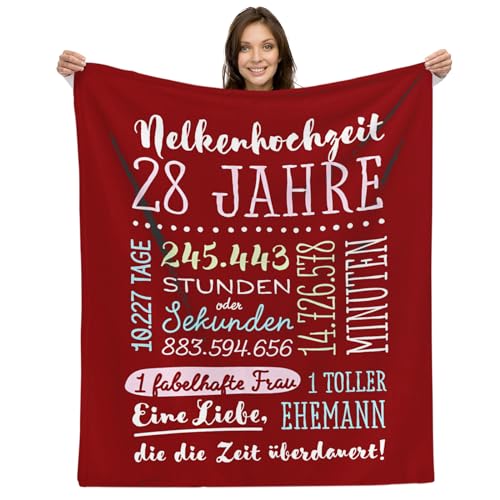 28. Hochzeitstag Geschenk – Kuscheldecke | Geschenkidee zur Nelkenhochzeit für Mann oder Frau Decke Jahrestag Flauschig Partner Fleecedecke | Glücklich Verheiratet - 28 Jahre von Facepot